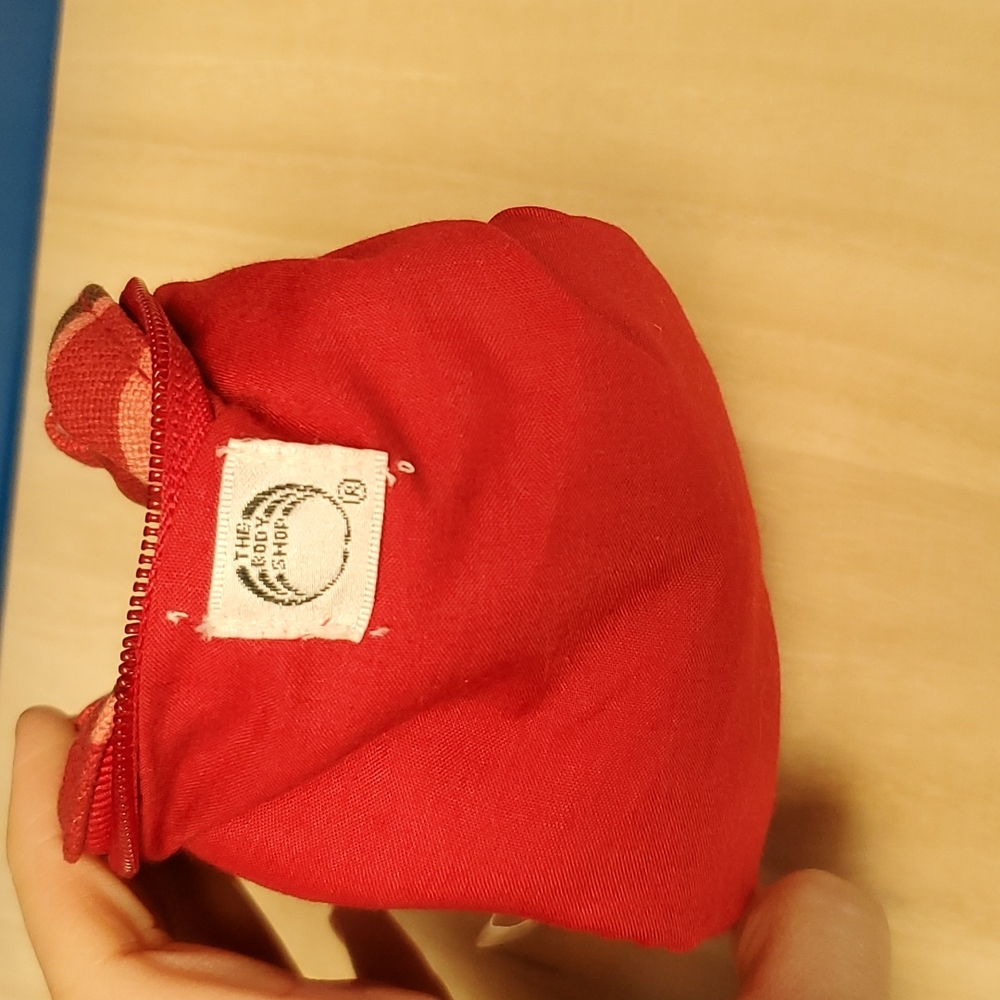 FINAL MARKDOWN-Body Shop Makeup Bag - Picture 7 of 10